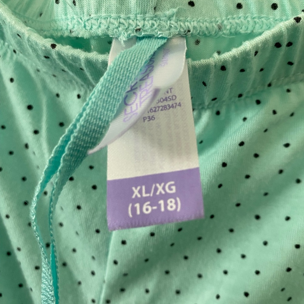Secret treasures sleepwear essential. Size secret treasures. Size XL/XG (16-18)